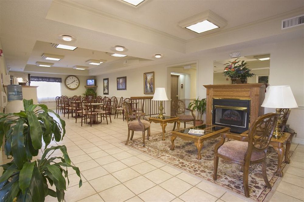 La Quinta By Wyndham Wichita Airport Hotell Eksteriør bilde