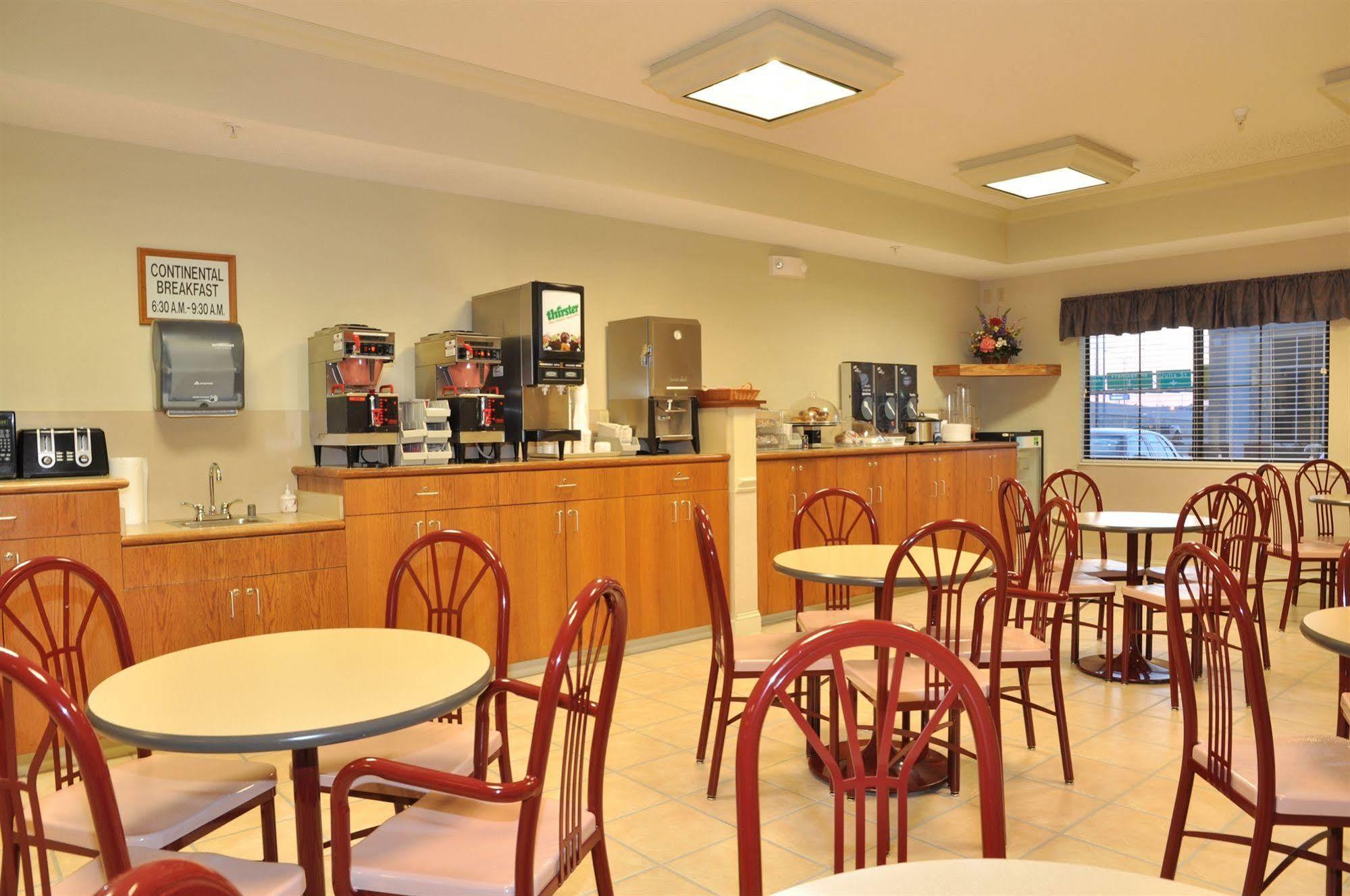 La Quinta By Wyndham Wichita Airport Hotell Eksteriør bilde